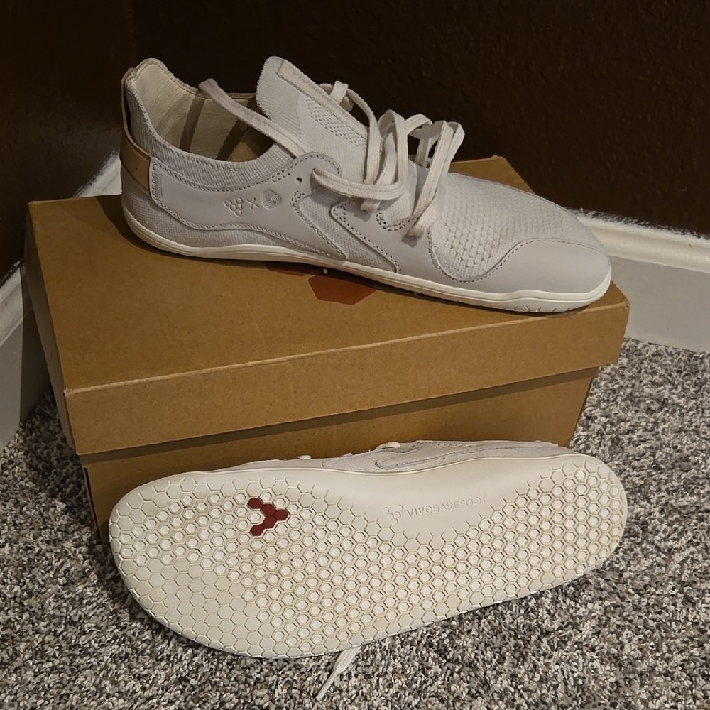Vivo barefoot Men's White and Tan Sneakers
